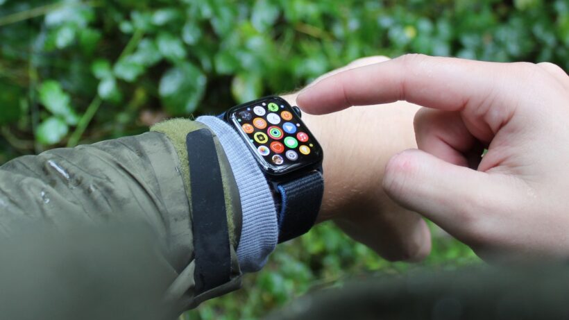 apple-watch-se-2-on-wrist